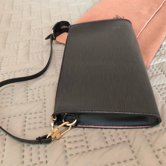 💯Authentic Louis Vuitton Epi Leather Pochette - Picture 6 of 9
